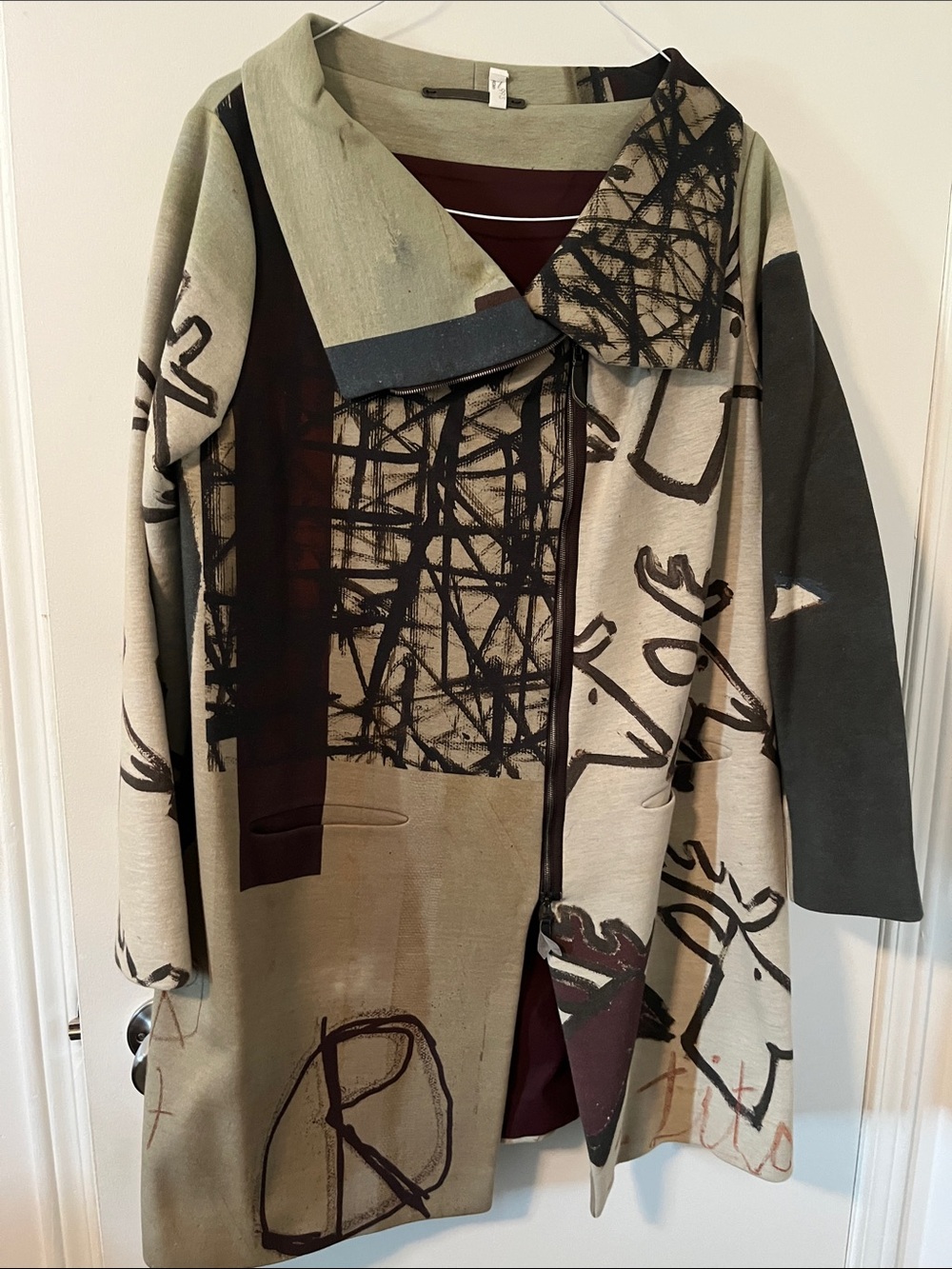 Women Abstract Graphic Print Coat in Olive, Black & tan
